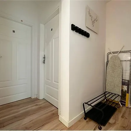 Waza - Peaceful Retreat, 10 Minutes To Old Town & Seaside Accommodatie bij particulieren *