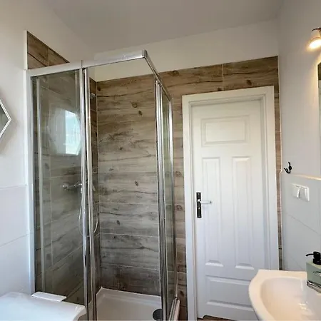 Waza - Peaceful Retreat, 10 Minutes To Old Town & Seaside Accommodatie bij particulieren Gdańsk